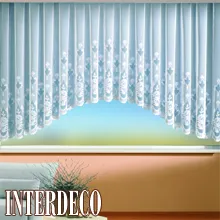 Gardinenstores mit Bogenform.