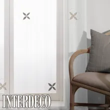 Schlichte Schiebegardinen gut geeignet für große Fenster.