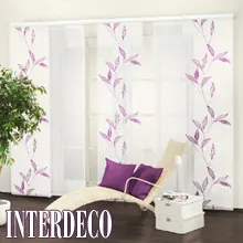 Die Schiebevorhänge sind schlichte Gardinen bestehend aus einzelnen Gardinenschals.