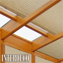 Wintergartenplissee mit Sonnenschutzstoff.