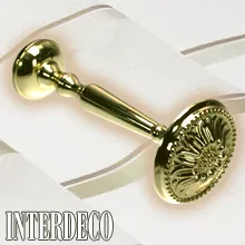 Raffhalter aus Metall in messingfarbiger Optik.