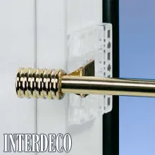 Mit  Klemmstangen  schraublos die Scheibenstangen anbringen.